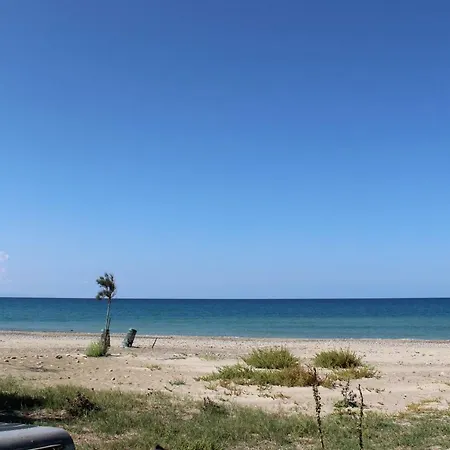 With Exit To Sand Beach * Lascari