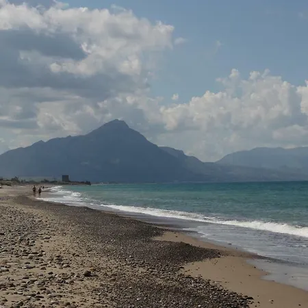 Villa With Exit To Sand Beach Lascari