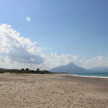 Villa With Exit To Sand Beach Lascari